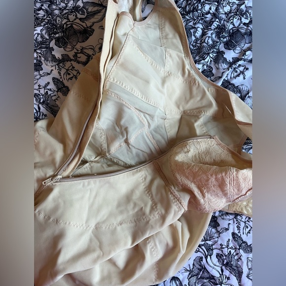 Faja - Picture 3 of 5